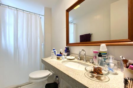 Apartamento à venda com 219m², 4 quartos e 4 vagasBanheiro da Suíte 3