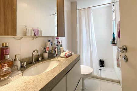 Apartamento à venda com 219m², 4 quartos e 4 vagasBanheiro da Suíte 2