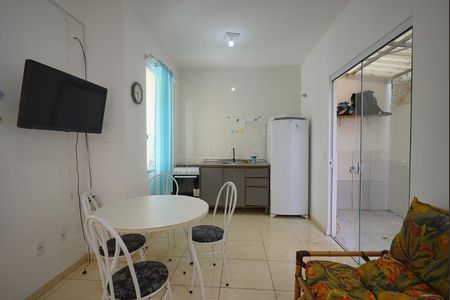 Sala de casa de condomínio para alugar com 2 quartos, 80m² em São João do Rio Vermelho, Florianópolis