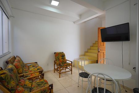 Sala de casa de condomínio para alugar com 2 quartos, 80m² em São João do Rio Vermelho, Florianópolis