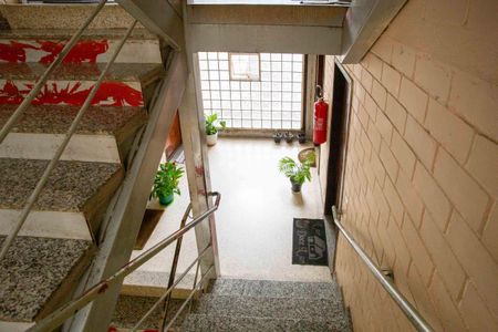 Apartamento à venda com 54m², 2 quartos e 2 vagasEscada