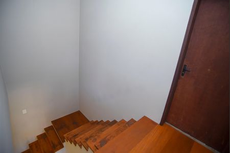 Casa para alugar com 200m², 2 quartos e 3 vagas Casa para alugar com 200m², 2 quartos e 3 vagasEscada