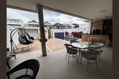 Casa de condomínio à venda com 350m², 5 quartos e 5 vagasÁrea externa