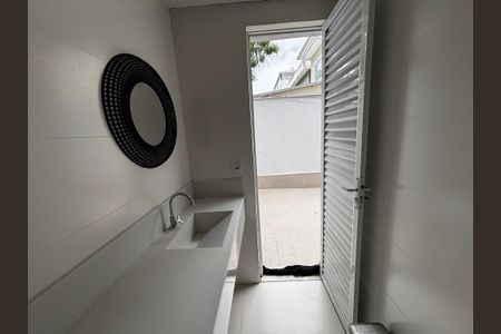 Casa de condomínio à venda com 350m², 5 quartos e 5 vagasBanheiro externo