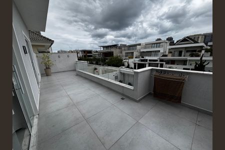 Casa de condomínio à venda com 350m², 5 quartos e 5 vagasVaranda da Suíte 1