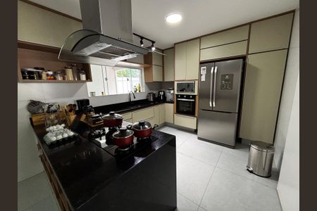 Casa de condomínio à venda com 350m², 5 quartos e 5 vagasCozinha