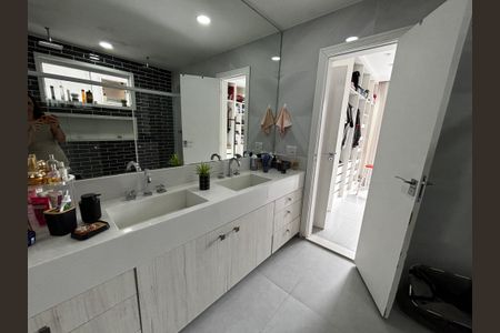 Casa de condomínio à venda com 350m², 5 quartos e 5 vagasBanheiro da Suíte 1