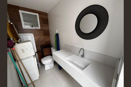 Casa de condomínio à venda com 350m², 5 quartos e 5 vagasBanheiro externo