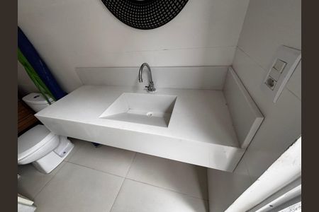 Casa de condomínio à venda com 350m², 5 quartos e 5 vagasBanheiro externo