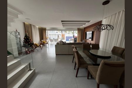 Casa de condomínio à venda com 350m², 5 quartos e 5 vagasSala