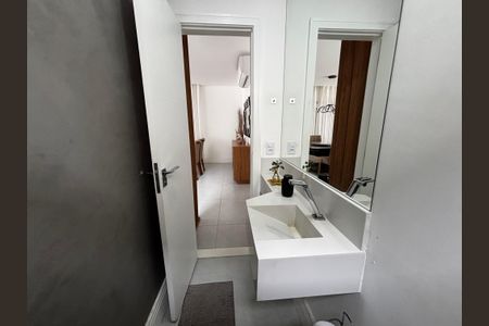 Casa de condomínio à venda com 350m², 5 quartos e 5 vagasLavabo