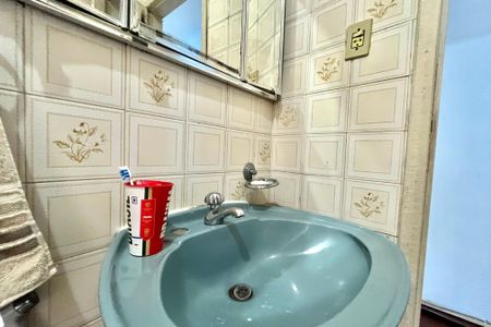 Casa à venda com 143m², 2 quartos e 2 vagas Casa à venda com 143m², 2 quartos e 2 vagasBanheiro