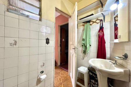 Casa à venda com 143m², 2 quartos e 2 vagas Casa à venda com 143m², 2 quartos e 2 vagasBanheiro de serviço