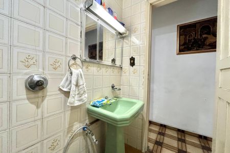 Casa à venda com 143m², 2 quartos e 2 vagas Casa à venda com 143m², 2 quartos e 2 vagasBanheiro Social