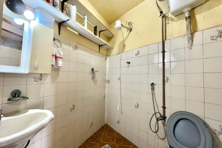 Casa à venda com 143m², 2 quartos e 2 vagas Casa à venda com 143m², 2 quartos e 2 vagasBanheiro de serviço