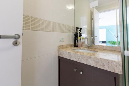 Casa de condomínio para alugar com 191m², 3 quartos e 2 vagasBanheiro Social