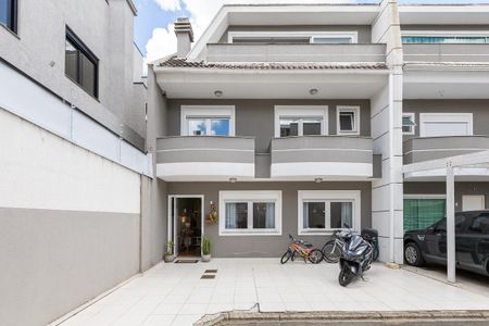 Casa de condomínio para alugar com 191m², 3 quartos e 2 vagasFachada