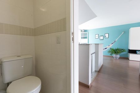 Casa de condomínio para alugar com 191m², 3 quartos e 2 vagasBanheiro Social