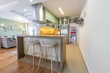 Casa de condomínio para alugar com 191m², 3 quartos e 2 vagasCozinha - Armários