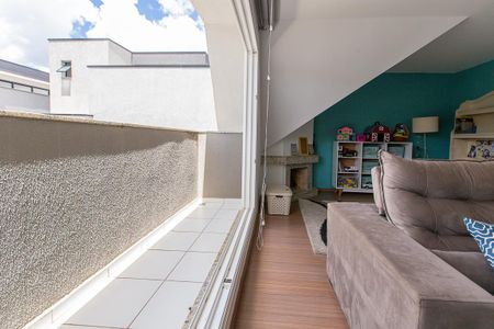 Casa de condomínio para alugar com 191m², 3 quartos e 2 vagasÀtico