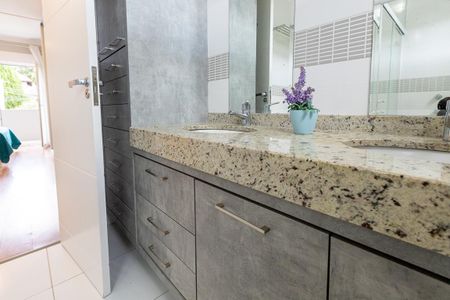 Casa de condomínio para alugar com 191m², 3 quartos e 2 vagasBanheiro da Suíte 3