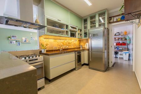 Casa de condomínio para alugar com 191m², 3 quartos e 2 vagasCozinha - Armários