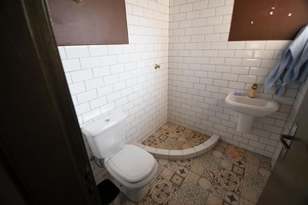 Casa à venda com 395m², 3 quartos e 6 vagasBanheiro 2