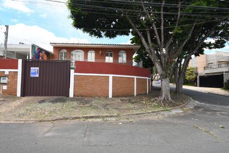 Casa à venda com 395m², 3 quartos e 6 vagasFachada / Placa