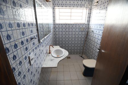 Casa à venda com 395m², 3 quartos e 6 vagasBanheiro 1