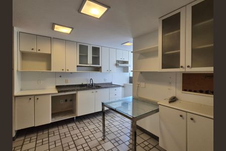 Apartamento à venda com 160m², 4 quartos e 3 vagasCozinha 