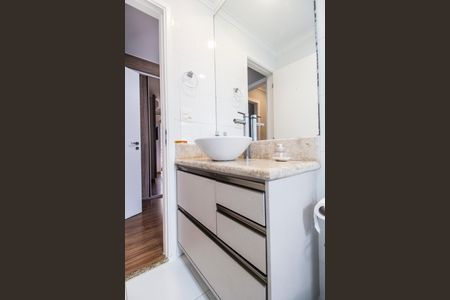 Apartamento à venda com 94m², 2 quartos e 2 vagas Apartamento à venda com 94m², 2 quartos e 2 vagasBanheiro da Suíte