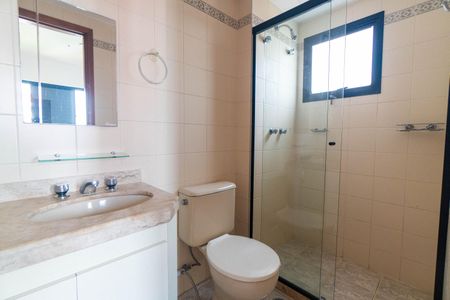 Apartamento para alugar com 180m², 4 quartos e 4 vagas Apartamento para alugar com 180m², 4 quartos e 4 vagasBanheiro da Suíte 1