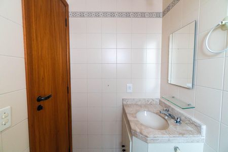 Apartamento para alugar com 180m², 4 quartos e 4 vagas Apartamento para alugar com 180m², 4 quartos e 4 vagasBanheiro da Suíte 1