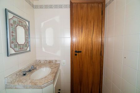 Apartamento para alugar com 180m², 4 quartos e 4 vagas Apartamento para alugar com 180m², 4 quartos e 4 vagasBanheiro Social