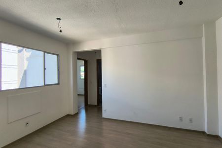 Sala de apartamento para alugar com 2 quartos, 48m² em Taquara, Rio de Janeiro