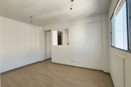 Sala de apartamento para alugar com 2 quartos, 48m² em Taquara, Rio de Janeiro