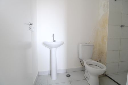 Banheiro d asuíte de apartamento para alugar com 1 quarto, 27m² em Jardim Itacolomi, São Paulo