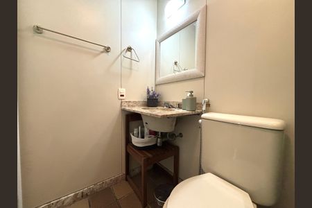 Apartamento para alugar com 79m², 2 quartos e 1 vaga Apartamento para alugar com 79m², 2 quartos e 1 vagaBanheiro social