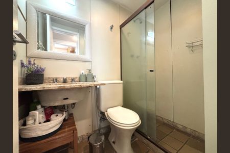 Apartamento para alugar com 79m², 2 quartos e 1 vaga Apartamento para alugar com 79m², 2 quartos e 1 vagaBanheiro social