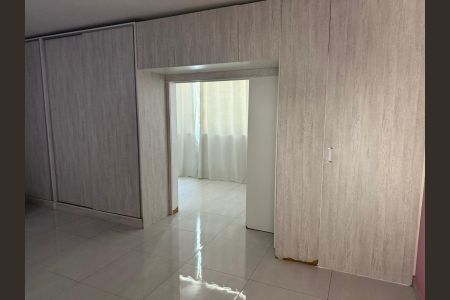 Casa para alugar com 3 quartos, 366m² em Vila Zat, São Paulo