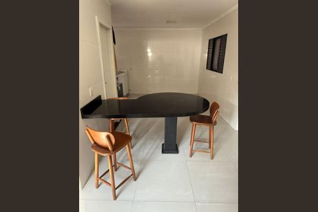 Casa para alugar com 3 quartos, 366m² em Vila Zat, São Paulo