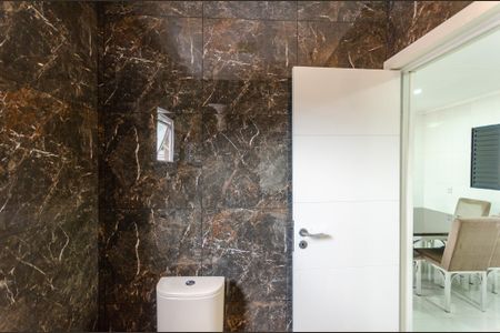 Casa para alugar com 366m², 3 quartos e 6 vagasBanheiro Social