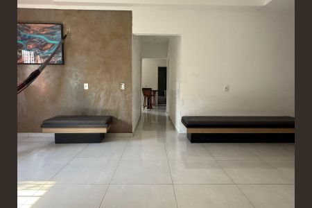 Casa para alugar com 3 quartos, 366m² em Vila Zat, São Paulo