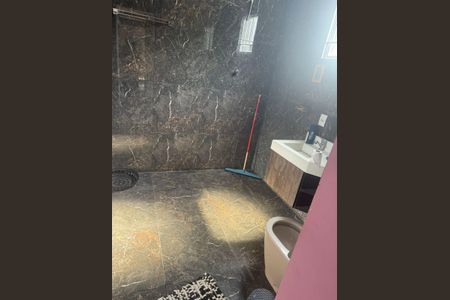 Casa para alugar com 3 quartos, 366m² em Vila Zat, São Paulo