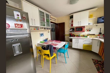 Casa de condomínio para alugar com 581m², 4 quartos e 3 vagas Casa de condomínio para alugar com 581m², 4 quartos e 3 vagasCozinha