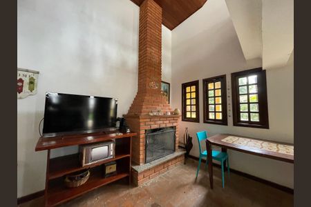 Sala de casa de condomínio para alugar com 4 quartos, 581m² em Chácara Represinha, Cotia