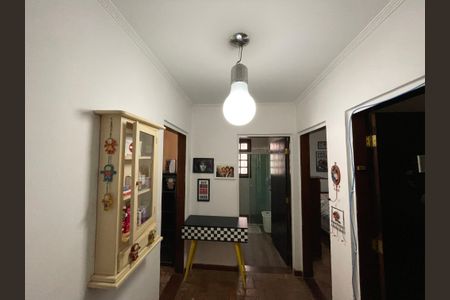 Casa de condomínio para alugar com 581m², 4 quartos e 3 vagas Casa de condomínio para alugar com 581m², 4 quartos e 3 vagasCorredor