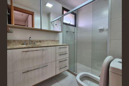 Apartamento à venda com 117m², 3 quartos e 2 vagas Apartamento à venda com 117m², 3 quartos e 2 vagasBanheiro da Suíte
