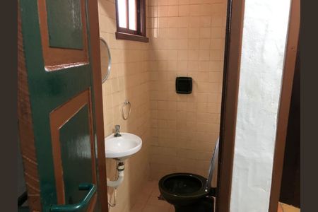 Casa de condomínio para alugar com 150m², 3 quartos e 4 vagasBanheiro