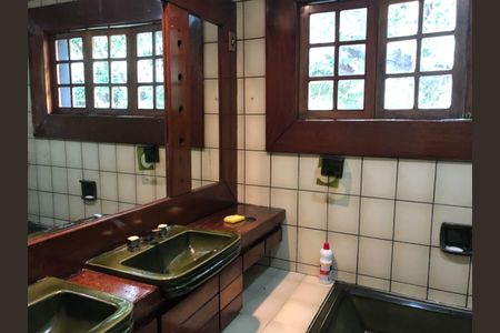 Casa de condomínio para alugar com 150m², 3 quartos e 4 vagasBanheiro